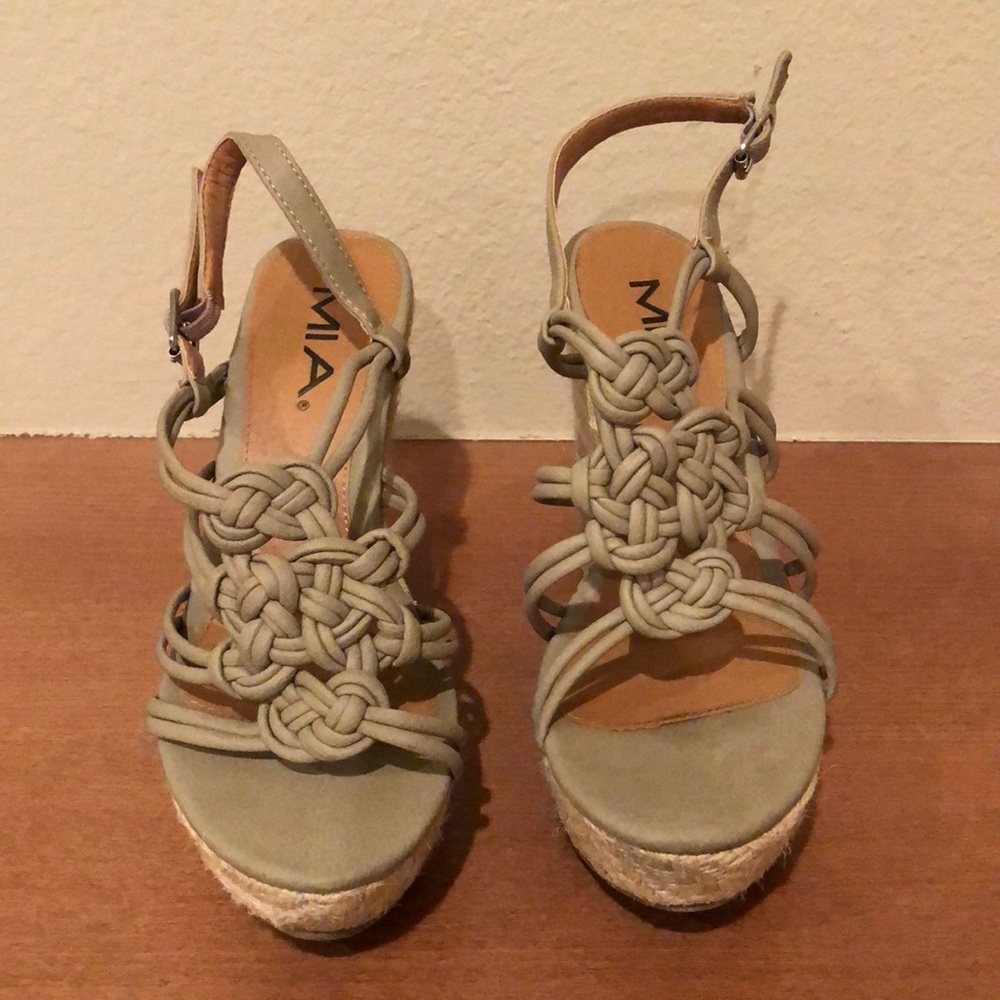 Size 8 MIA grey wedges